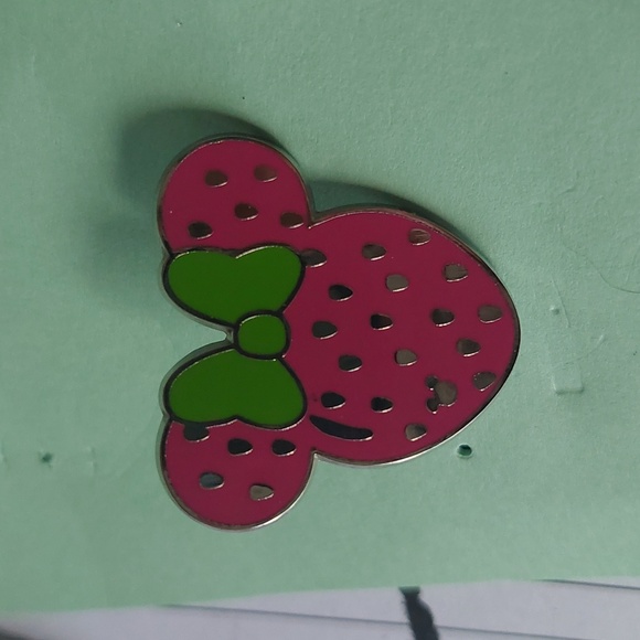 Disney | Jewelry | Disney Minnie Mouse Pin | Poshmark